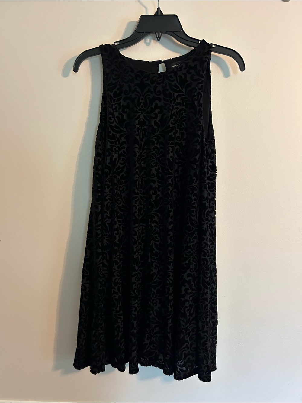 Black Sleeveless Velvet Patterned Swing Dress